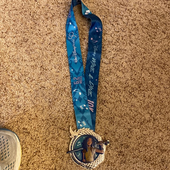 RunDisney 2022 Wine and Dine 10k Medal - Picture 2 of 7